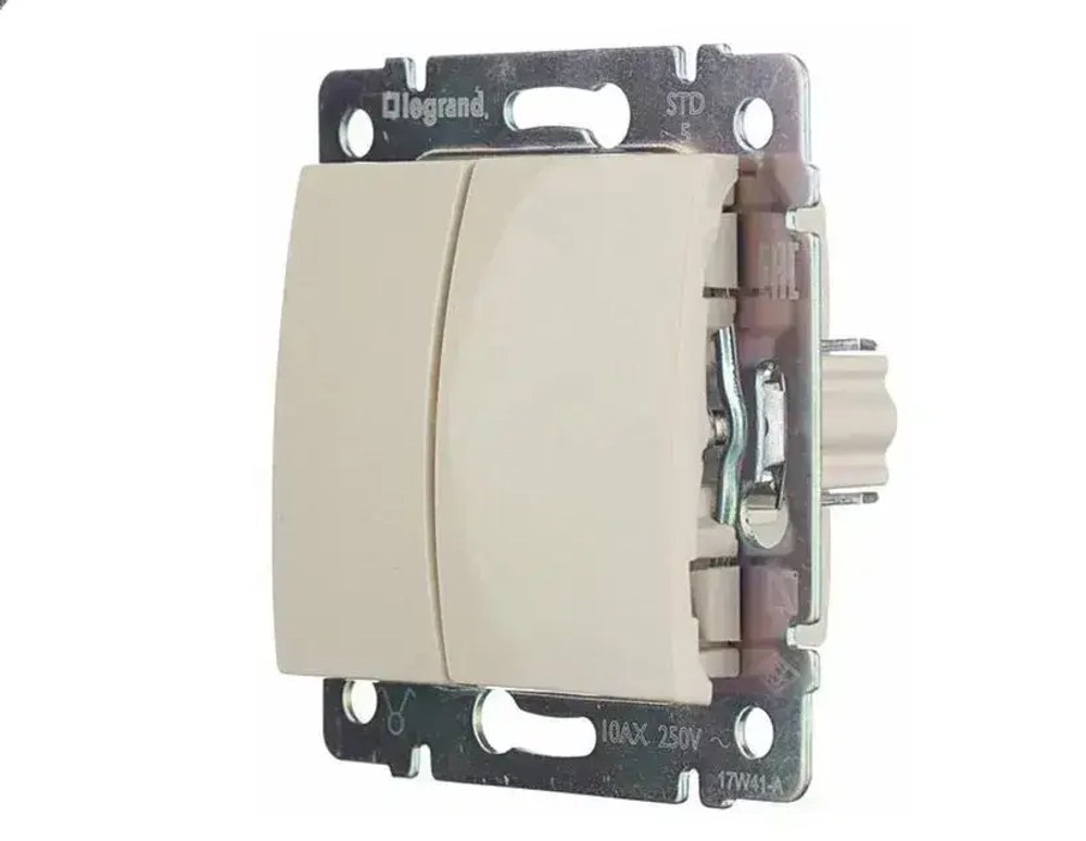 Выключатель двухклавишный Legrand Valena 774305+ рамка Legrand Valena 774351- 1 шт.