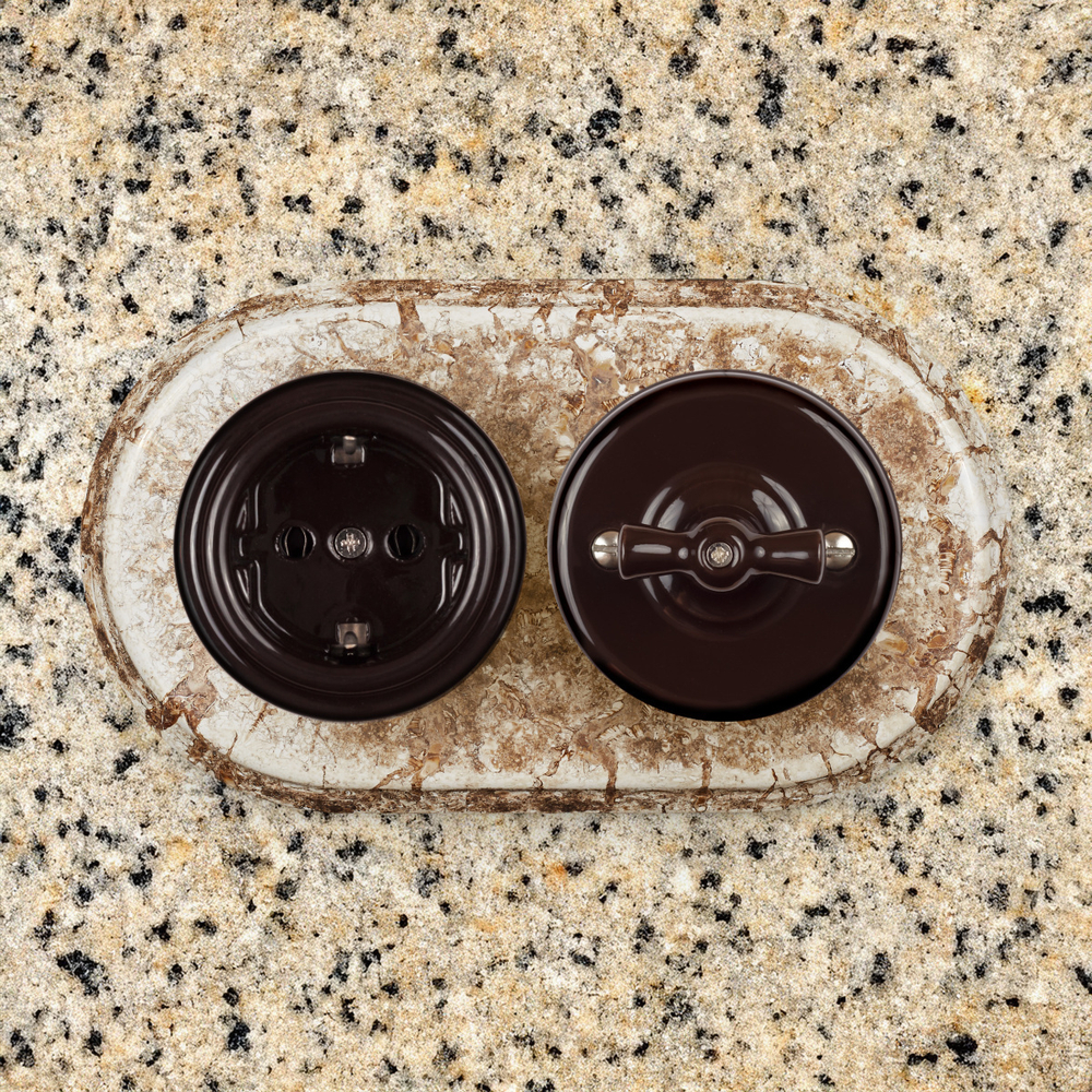 Выключатель 2-х клавишный, керамика, цвет коричневый B1-202-02