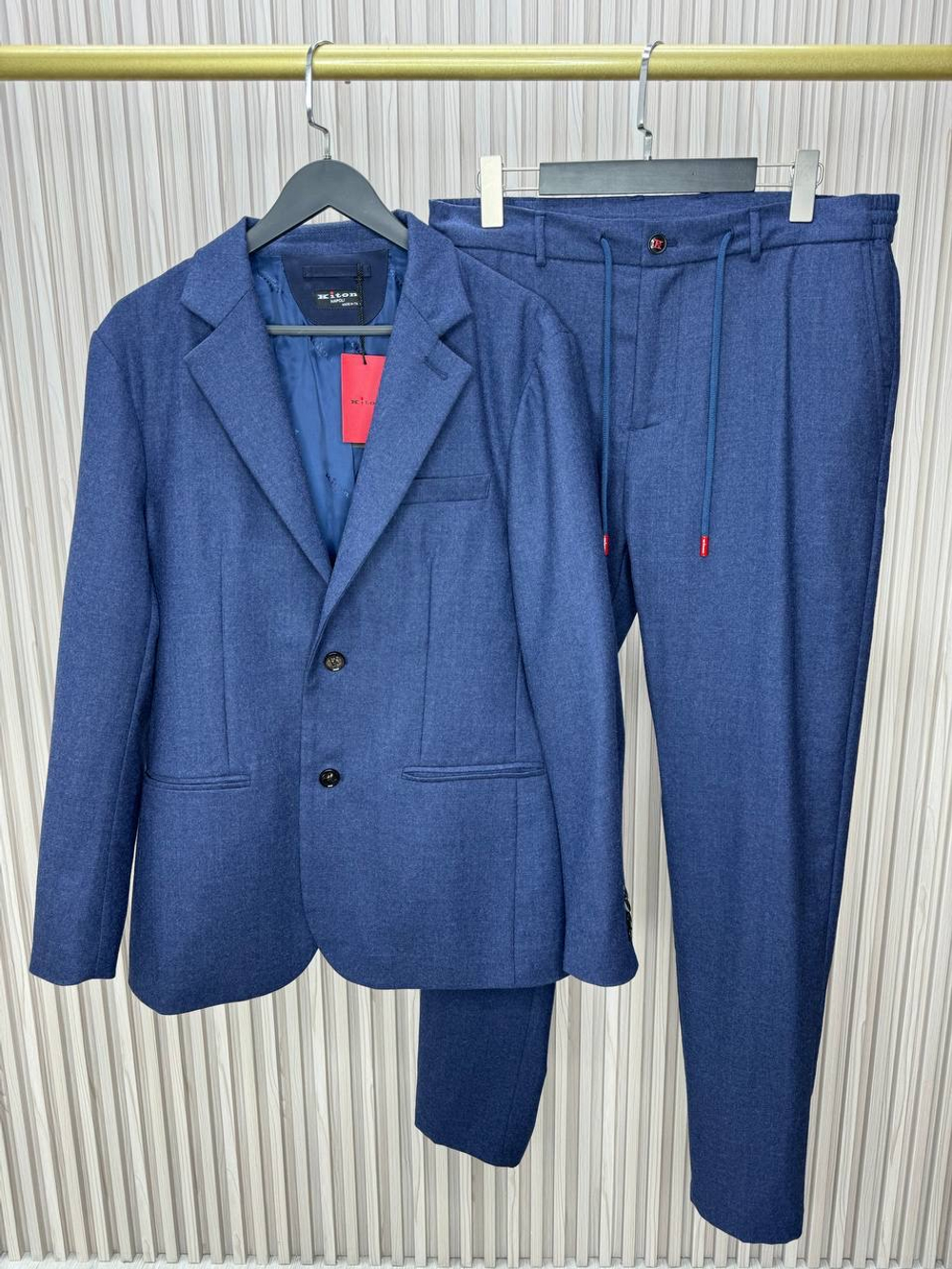 Классический костюм Kiton