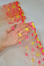 Вышивка на сетке неоновые сердечки левая К587