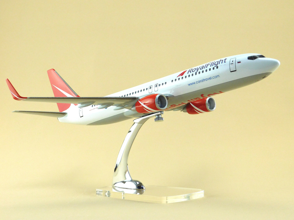 Модель самолета Boeing 737-800 (М1:100, Royal Fligt)