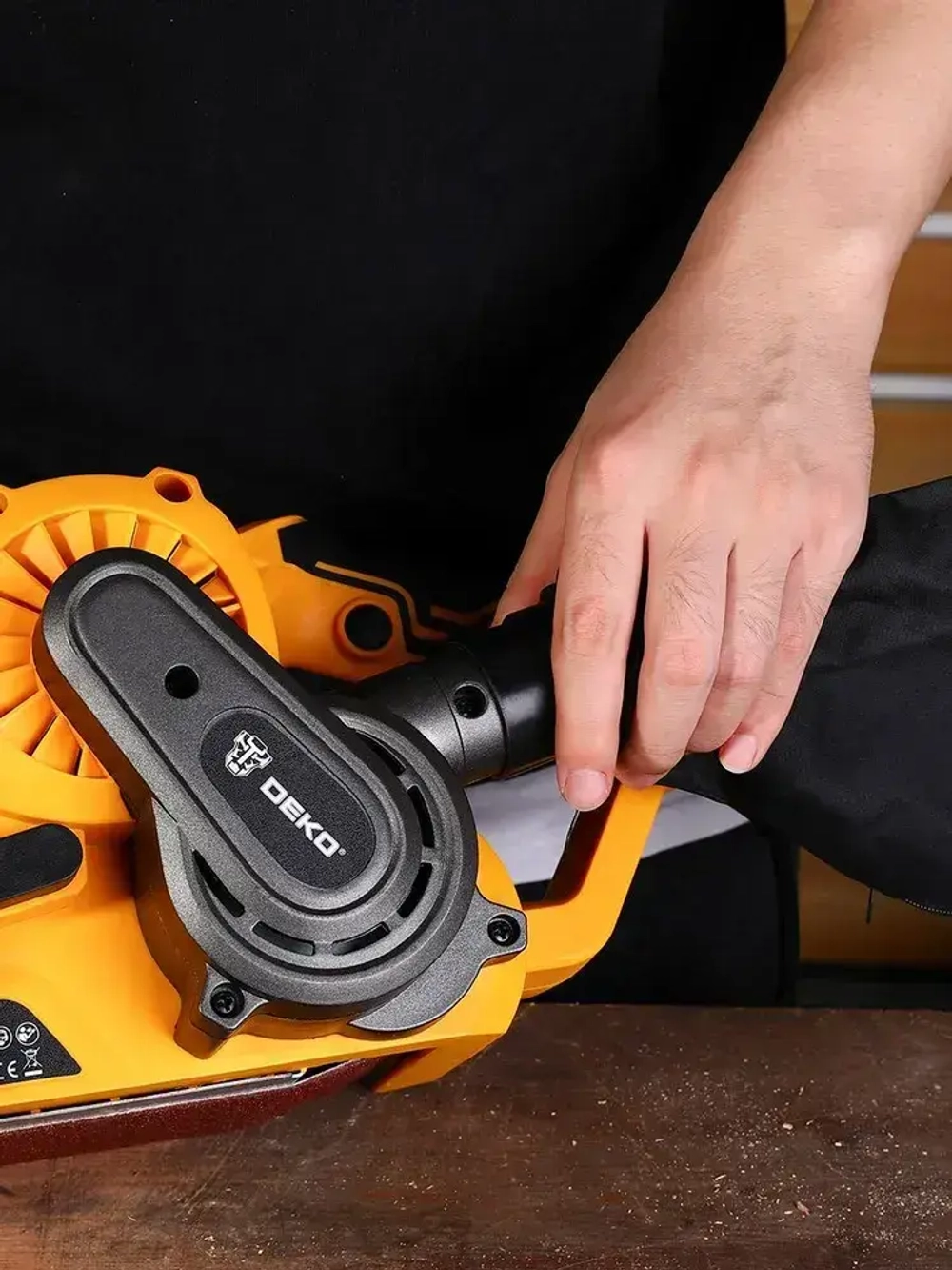 Шлифмашина ленточная DEKO DKBS1300, 1300 Вт, с регулировкой оборотов