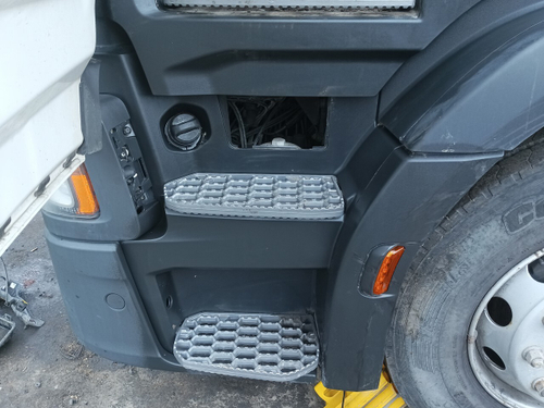 Корпус подножек левый 2021г.