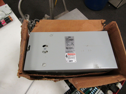 XLVB351FUSED SWITCH PLUG