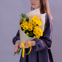 Солнечный букет из кустовых хризантем #102 
