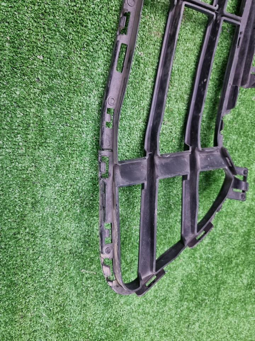 Решетка переднего бампера BMW X1 F48 (2019-2022)