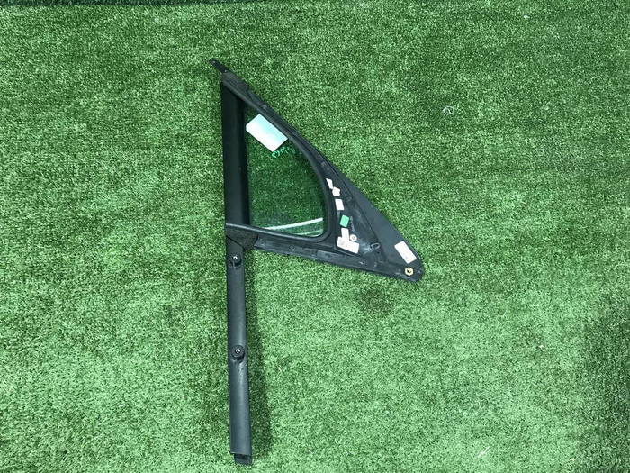 Форточка двери передняя левая Porsche Macan (2014-н.в.)