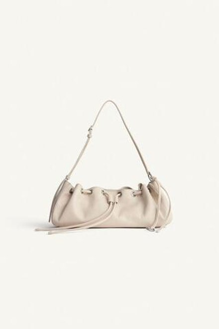 ZARA УДЛИНЕННАЯ КОЖАНАЯ СУМКА С РЕГУЛИРУЕМЫМ ПЛЕЧЕВЫМ РЕМНЕМ, БЕЛЫЙ