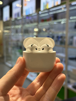 Apple AirPods (4rd generation) with Active Noise Cancellation (ANC) Б/У