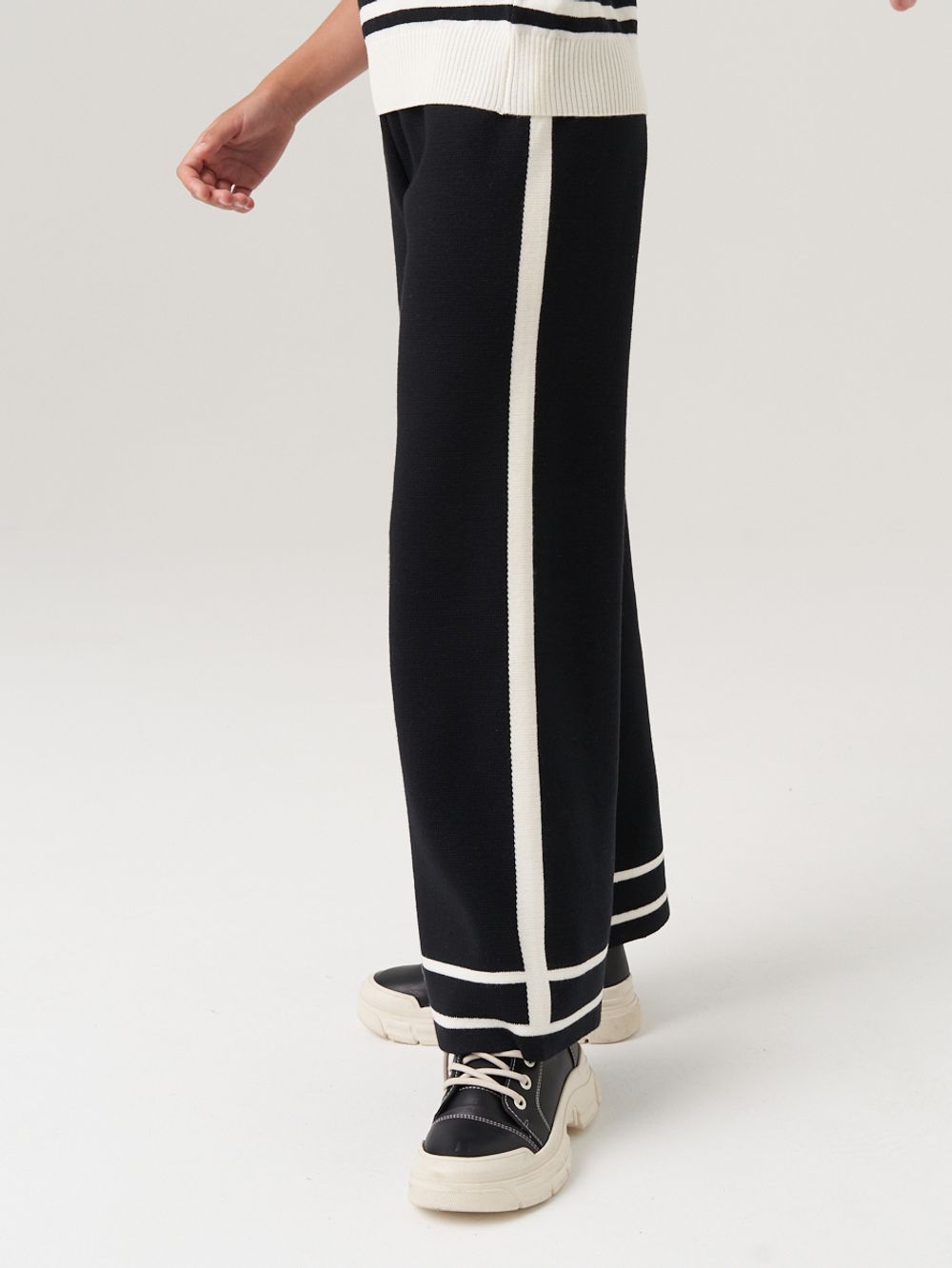 АТ570-1 Брюки для девочки черный