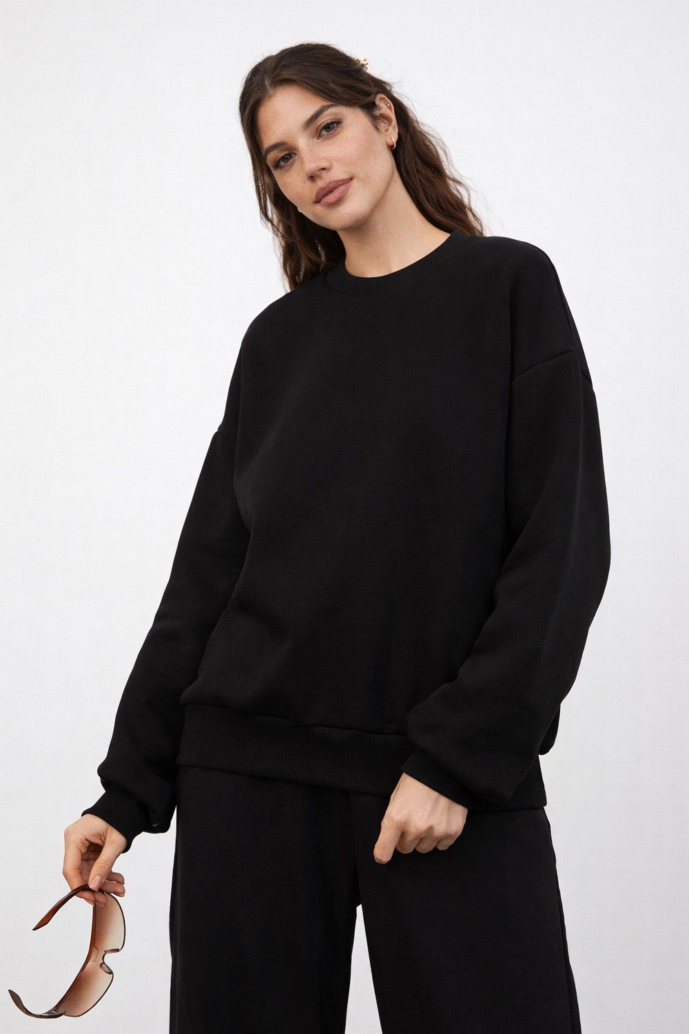 Утепленный свитшот черного цвета