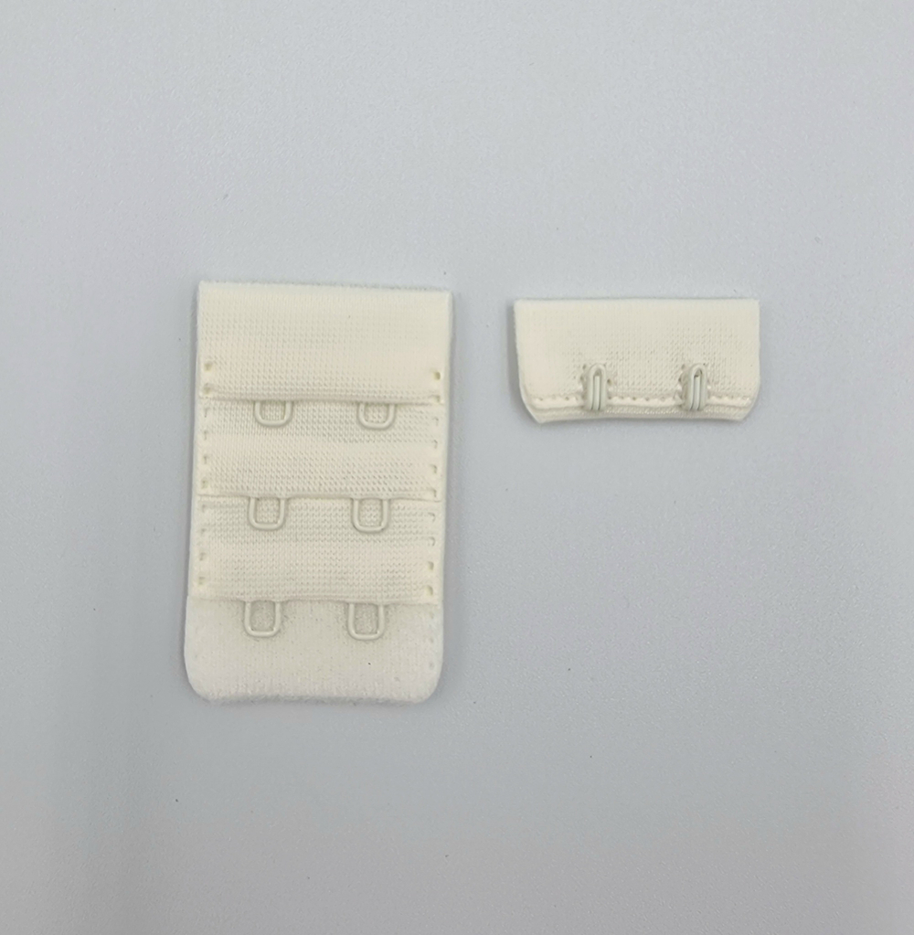 Застёжка тканевая на 2 крючка молочная 3,2 см×5,3 см (Pantone 11-4300 TPG)