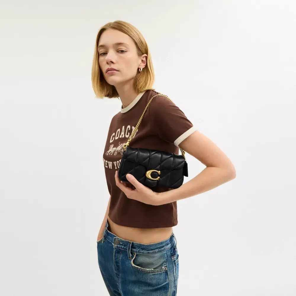 COACH СУМКА ЧЕРЕЗ ПЛЕЧО TABBY 19 С ЦЕПОЧКОЙ И СТЕЖКОЙ, ЧЕРНЫЙ