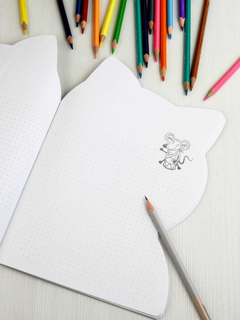 Тетрадь 40л арт. 69727/МЕЧТАЮЩИЙ КОТ /180х255 мм, фигурная вырубка, мягкий переплёт (2 скобы). вн.блок - белый офсет, точка. Обложка - мелованный картон 190 г/м²,