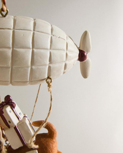 ZARA HOME ЕЛОЧНОЕ УКРАШЕНИЕ «СОБАКА НА ВОЗДУШНОМ ШАРЕ», КОРИЧНЕВЫЙ