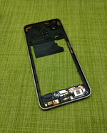 Infinix Smart 8 (X6525) - средняя часть корпуса в сборе со стеклом камеры + кнопка громкости (ORIG-SP)