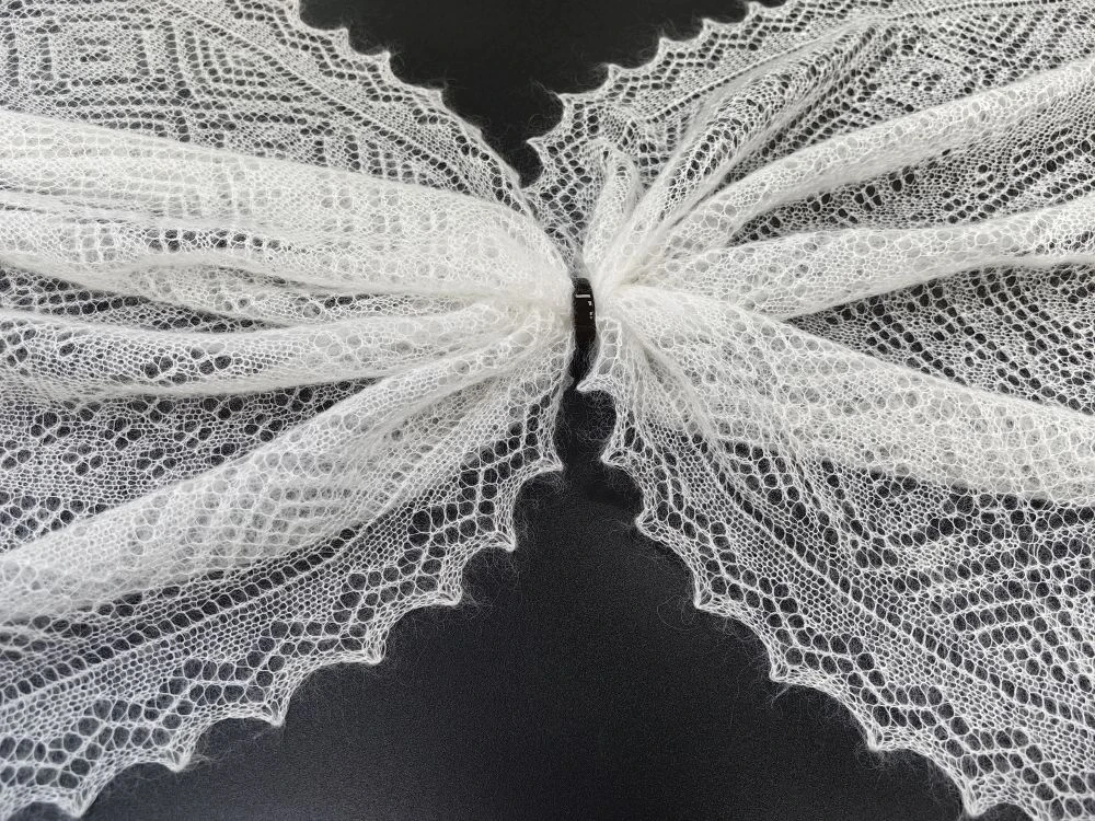 Оренбургский пуховый палантин А14060-02 экрю