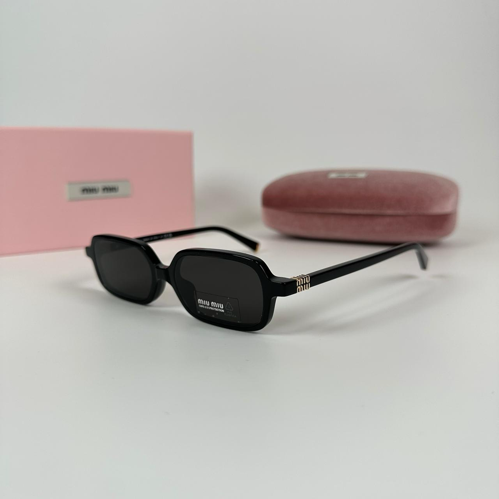 Солнцезащитные очки Miu Miu