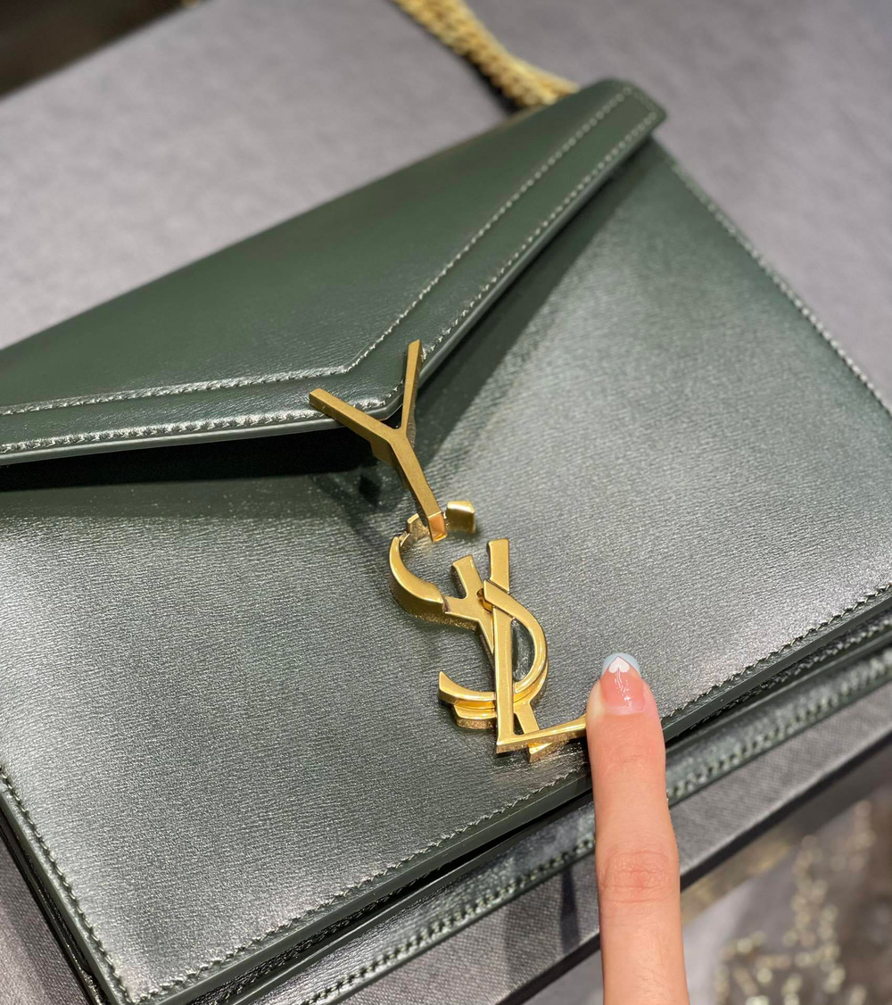 YSL Cassandra Medium 22 cm
