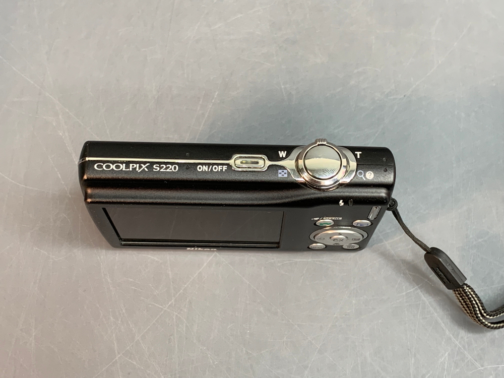 Nikon Coolpix S220