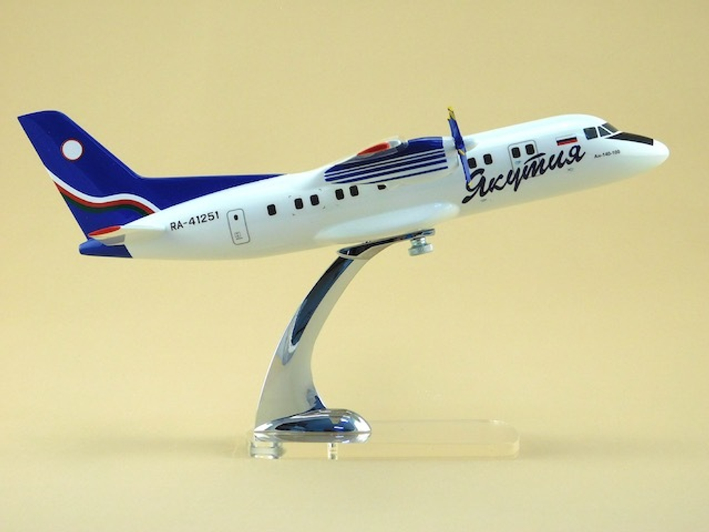 Модель самолета Ан-140-100 (М1:72, Якутия)