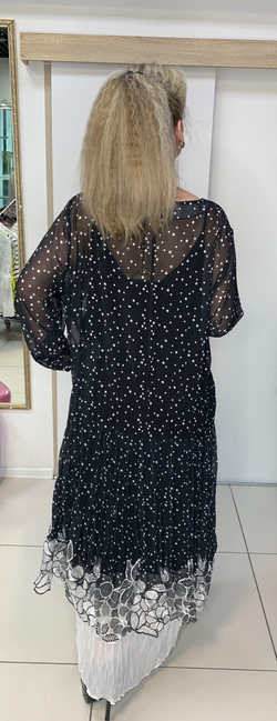 Нарядное длинное платье-двойка с оригинальным белым принтом