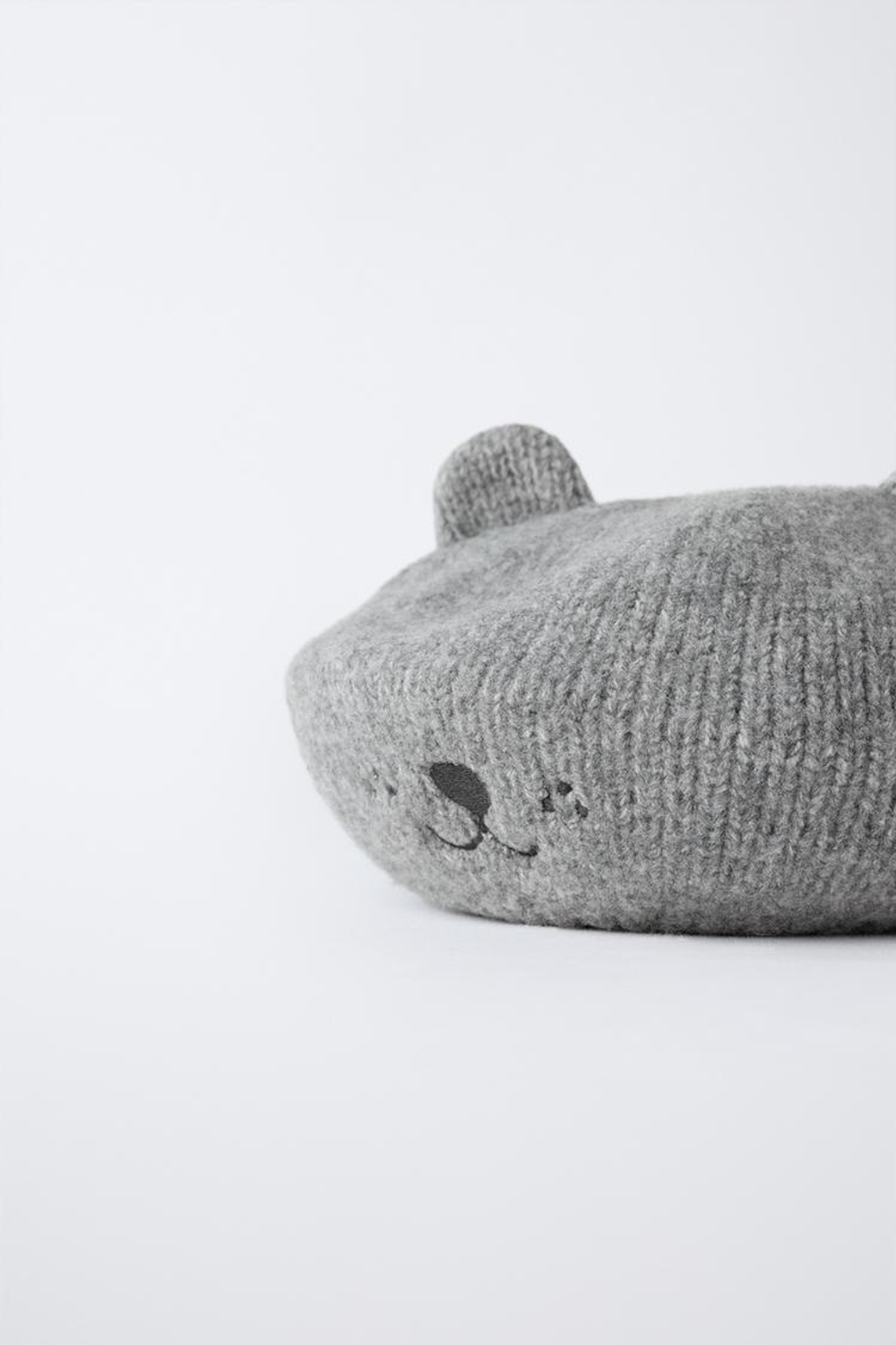 ZARA ТРИКОТАЖНЫЙ БЕРЕТ С ВЫШИВКОЙ И УШАМИ, СЕРЫЙ МЕЛАНЖ