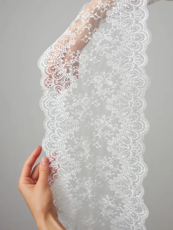 05-106 Вышивка на неэл. сетке 18 см, белый