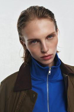 ZARA КУРТКА С ВОЩЕНЫМ ПОКРЫТИЕМ И ВЕЛЬВЕТОВЫМ ВОРОТНИКОМ — ZW COLLECTION, ОЛИВКОВЫЙ