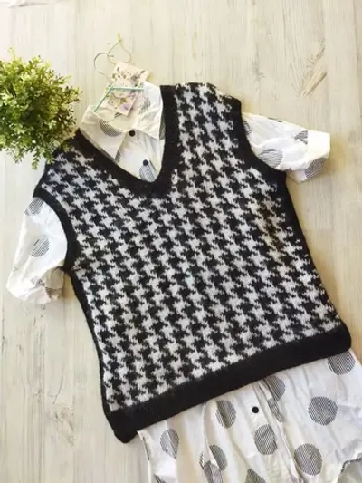 Жилет вязаный ажурный