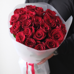 Моно из классических красных роз Эксплорер