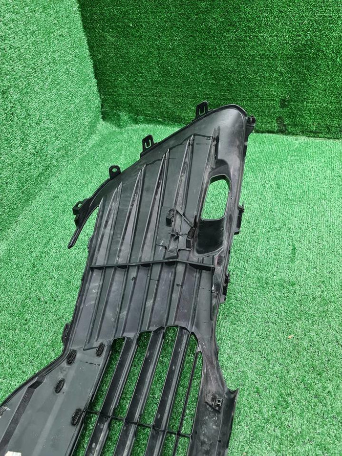 Решетка переднего бампера Toyota Camry XV70 (2020-н.в.)