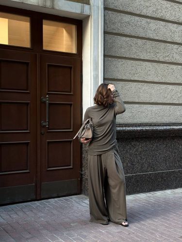 Костюм с брюками в оливковом оттенке Сoline