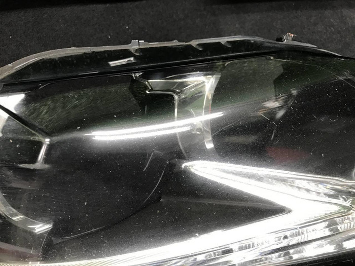 Стекло фары правое Lexus ES 6 (2015-2018)