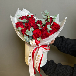 Композиция "Карат BOX"(красная роза в шляпной коробке )