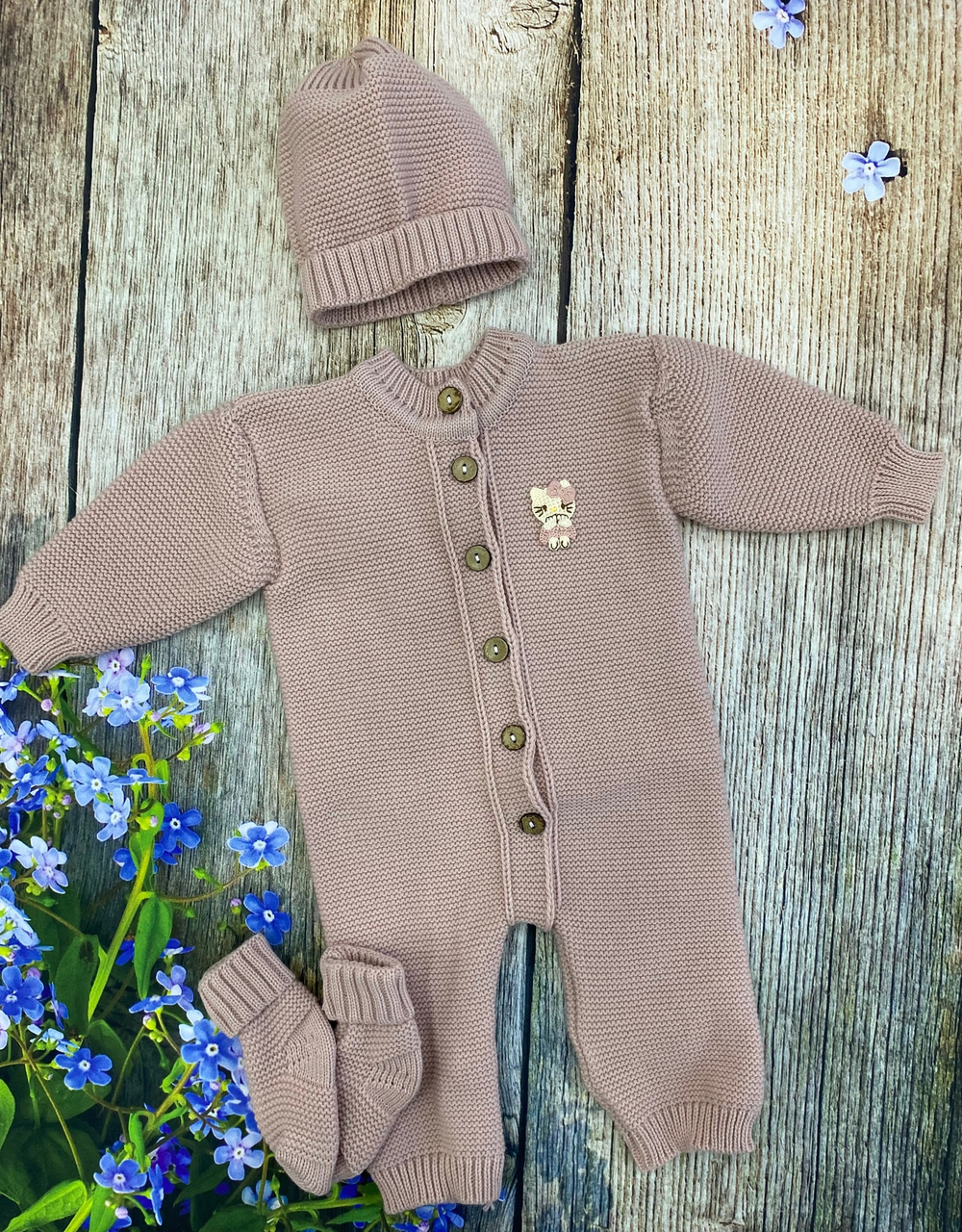 Вязаный комплект на выписку 3 предмета "Котенок" (комбинезон, шапочка, пинетки) (Цвет: Розовый)