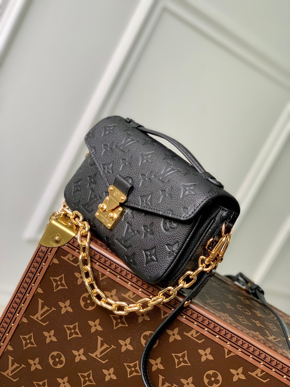 Louis Vuitton Pochette Metis East West