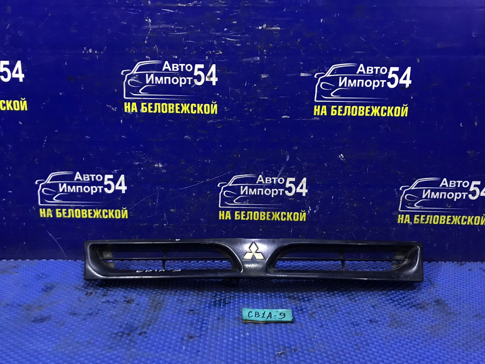 Решетка радиатора MITSUBISHI LANCER 1994