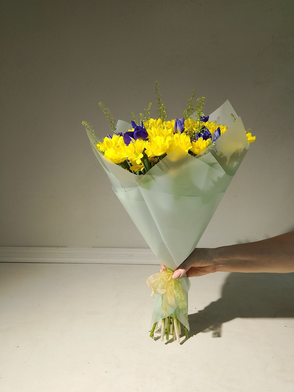 Букет из хризантем и альстромерии (С0033)