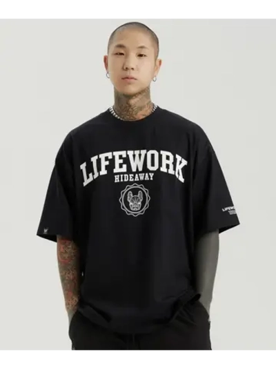 Футболка с арочной надписью