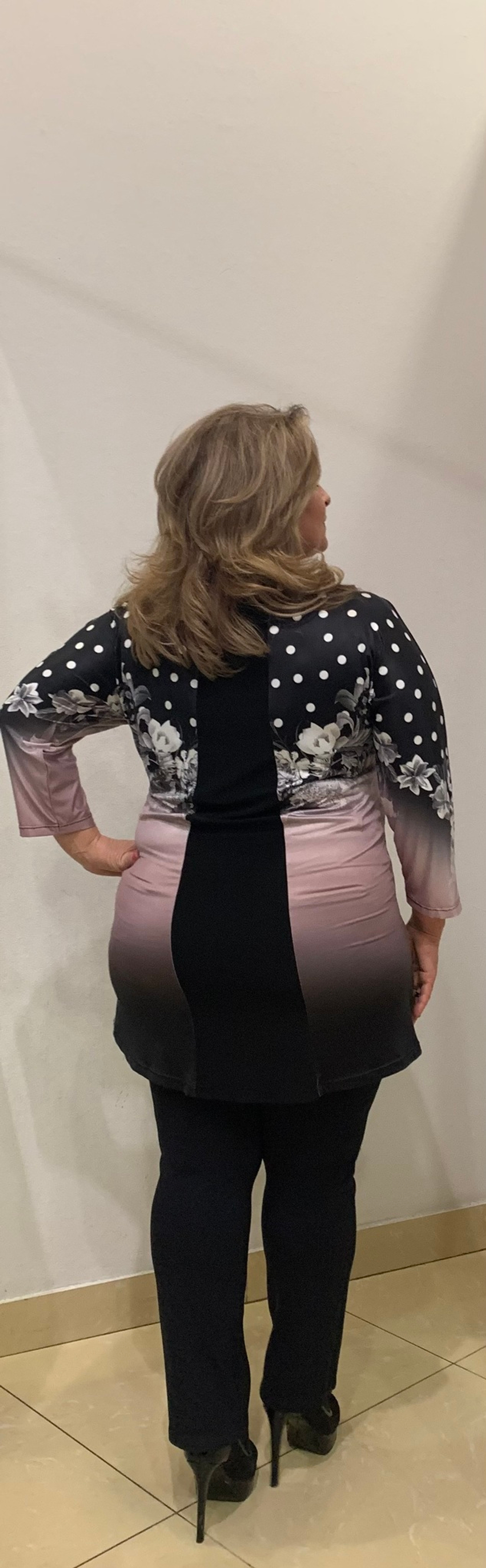 Тонкая туника с пудровым цветочным принтом