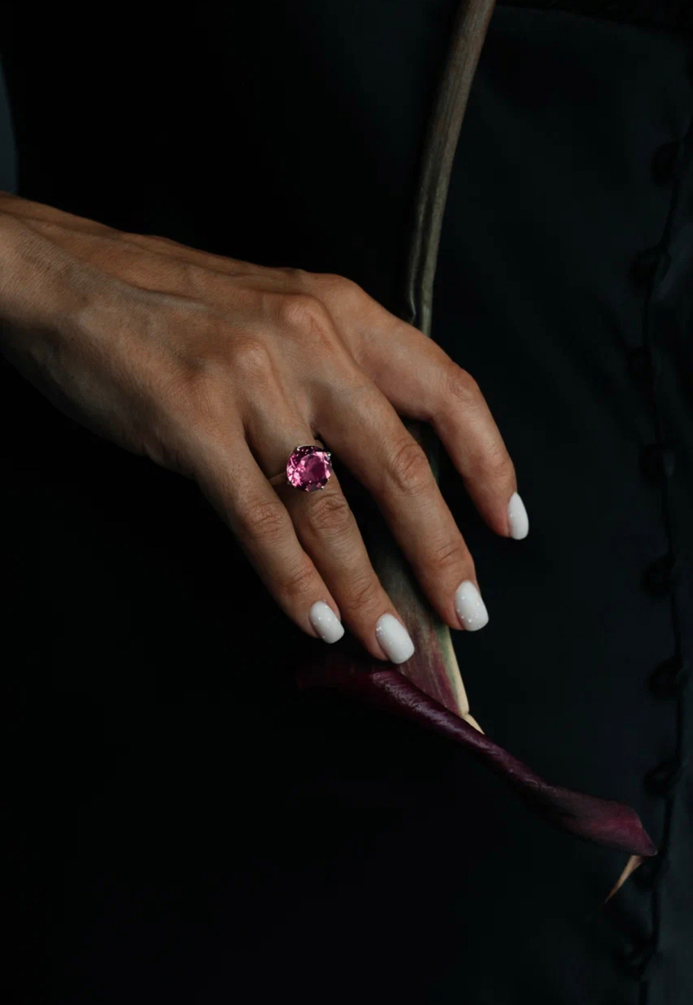 Узкое кольцо с камнем "Султанит" бриллиантовая огранка