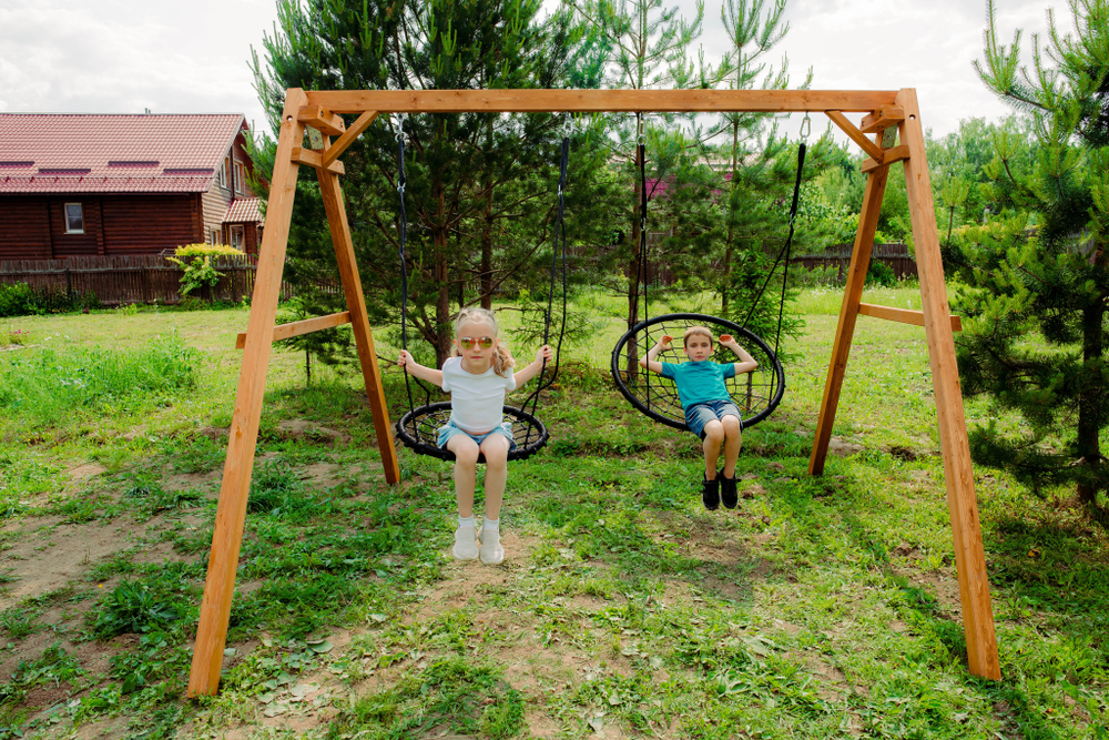 Деревянные качели с качелями гнездо 60 см и качелями гнездо 100 см