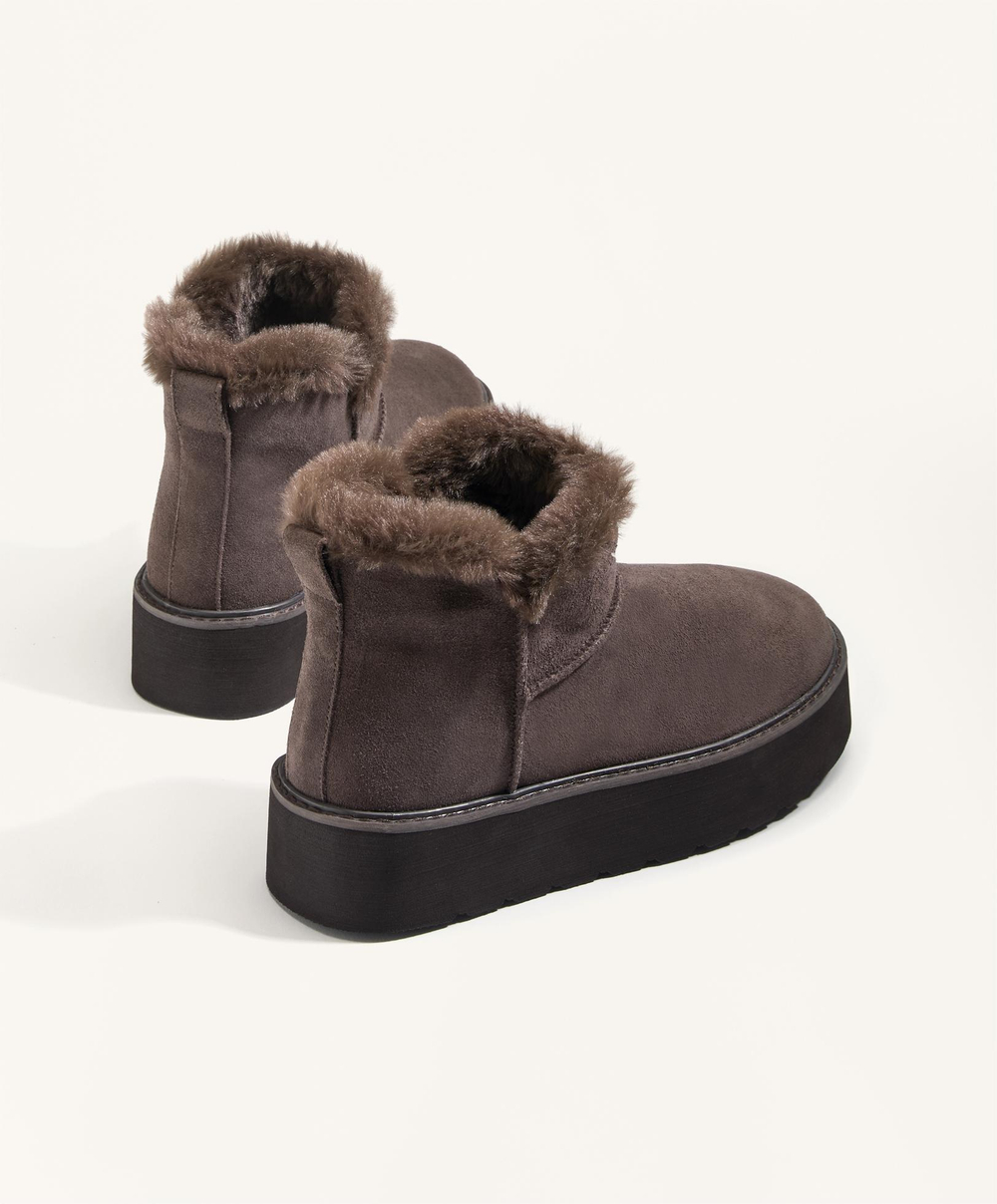 OYSHO Замшевые угги на платформе, коричневый