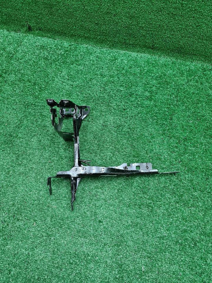 Кронштейн фары левый BMW 3er G20 (2018-н.в.)