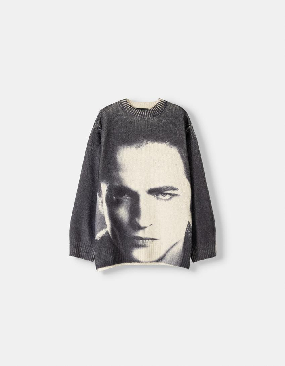 BERSHKA СВИТЕР С ПРИНТОМ "СУМЕРКИ", СЕРЫЙ