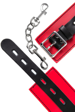 Красно-черные оковы на ноги из кожи (Цвет: красный с черным)