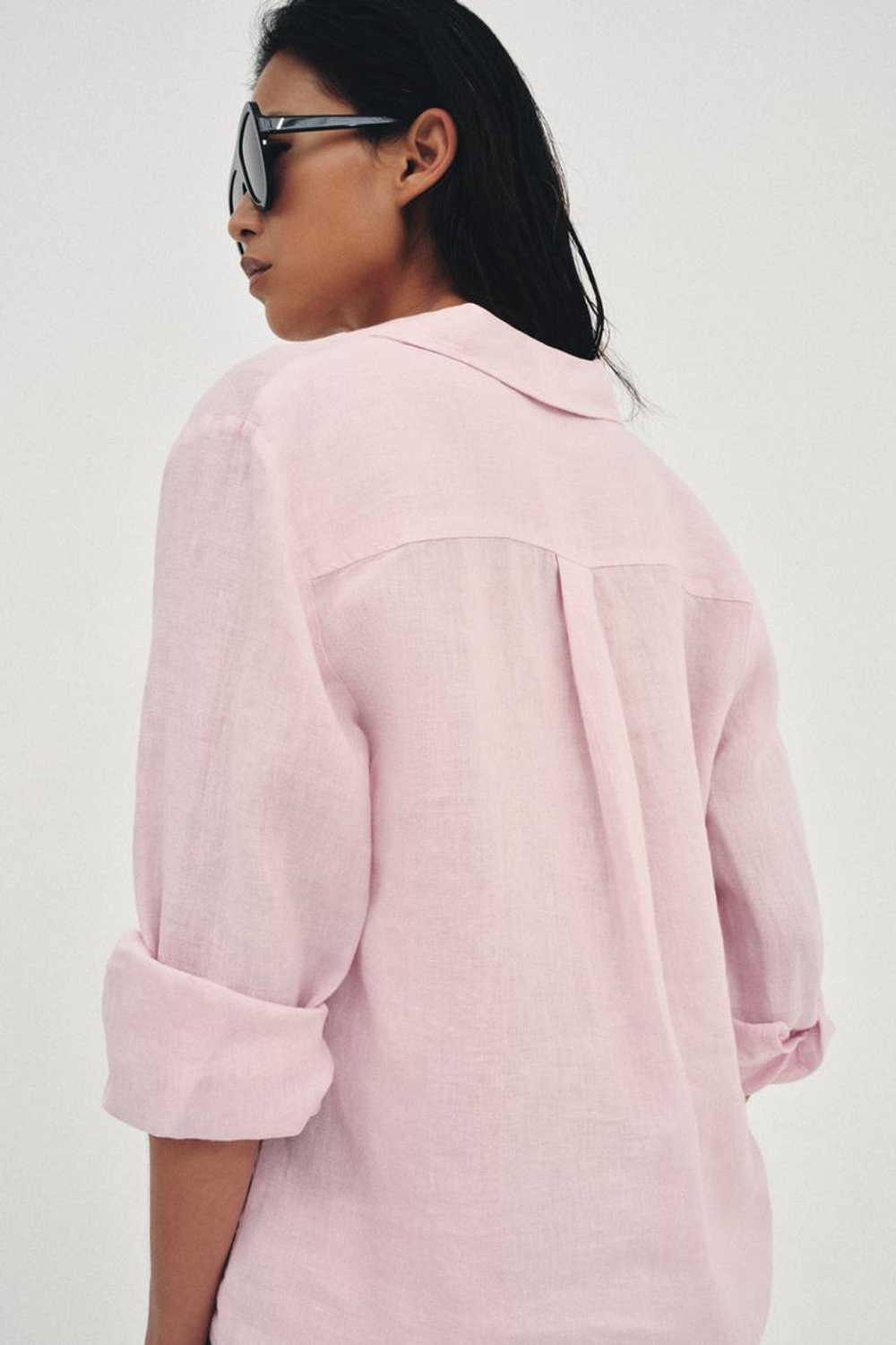 ZARA РУБАШКА ИЗ ЛЬНА С КАРМАНОМ — ZW COLLECTION, СВЕТЛАЯ МАЛЬВА