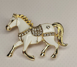 Брошка "Белая лошадь". Женская брошь,украшение.Подарок на новый год. Символ года