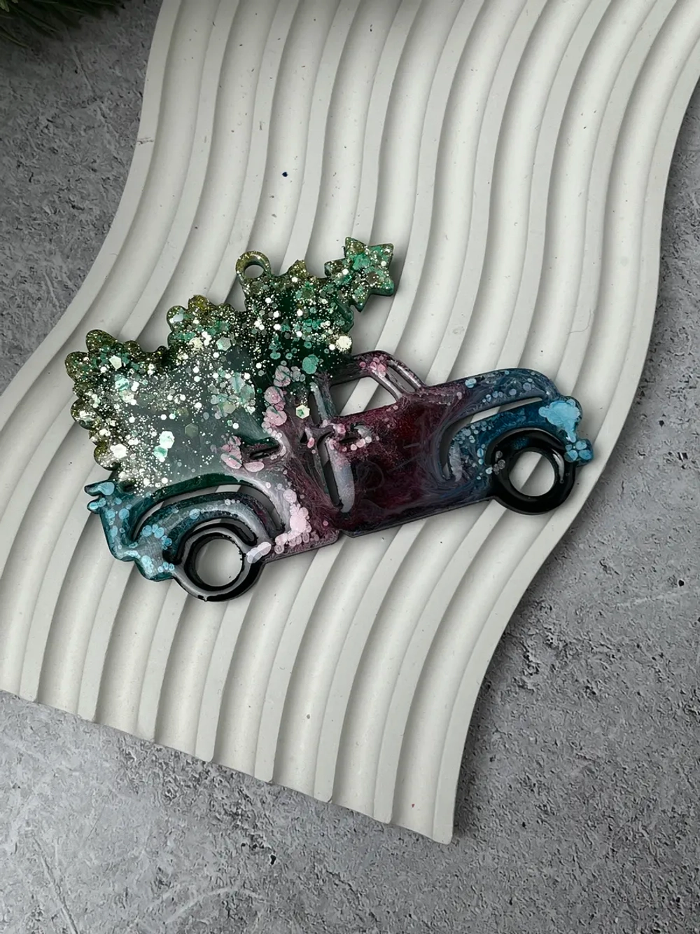 Новогодняя игрушка Машинка с Елкой